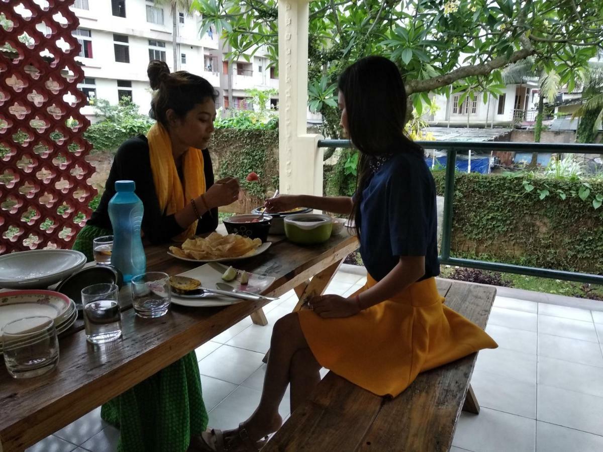 Gibbon Backpackers Hostel Guwahati Exterior foto