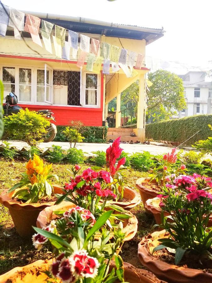 Gibbon Backpackers Hostel Guwahati Exterior foto