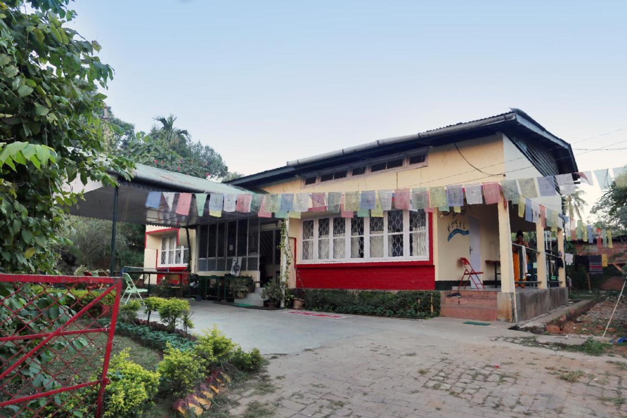 Gibbon Backpackers Hostel Guwahati Exterior foto