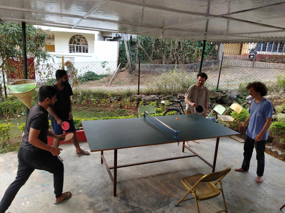 Gibbon Backpackers Hostel Guwahati Exterior foto